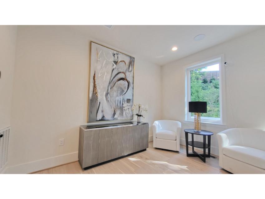 Crescent - 24ft-wide Townhome with Rooftop Terrace 