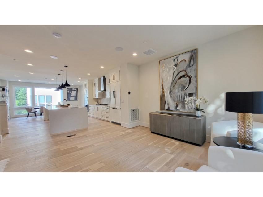 Crescent - 24ft-wide Townhome with Rooftop Terrace 