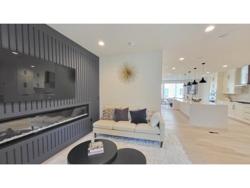 Crescent - 24ft-wide Townhome with Rooftop Terrace 