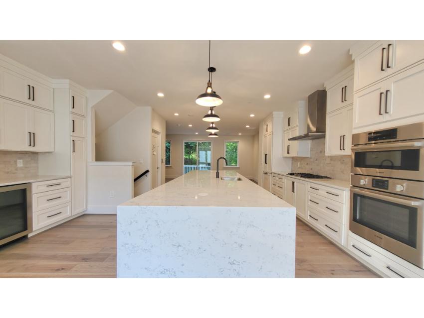 Crescent - 24ft-wide Townhome with Rooftop Terrace 