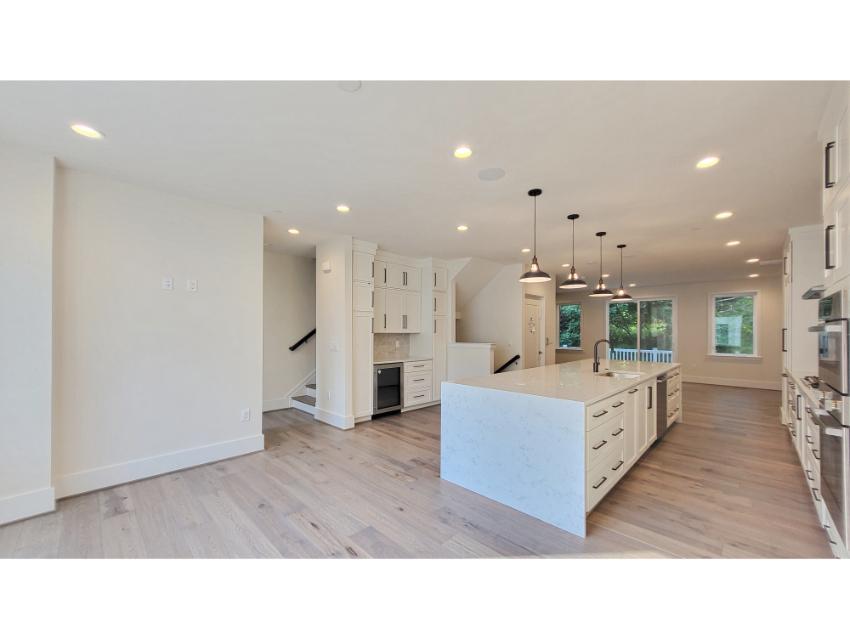Crescent - 24ft-wide Townhome with Rooftop Terrace 