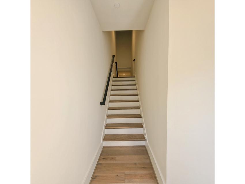 Crescent - 24ft-wide Townhome with Rooftop Terrace 