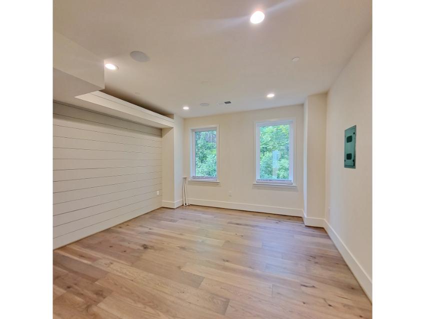 Crescent - 24ft-wide Townhome with Rooftop Terrace 