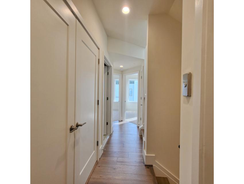 Crescent - 24ft-wide Townhome with Rooftop Terrace 