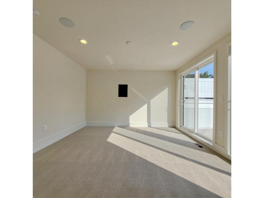Crescent - 24ft-wide Townhome with Rooftop Terrace 