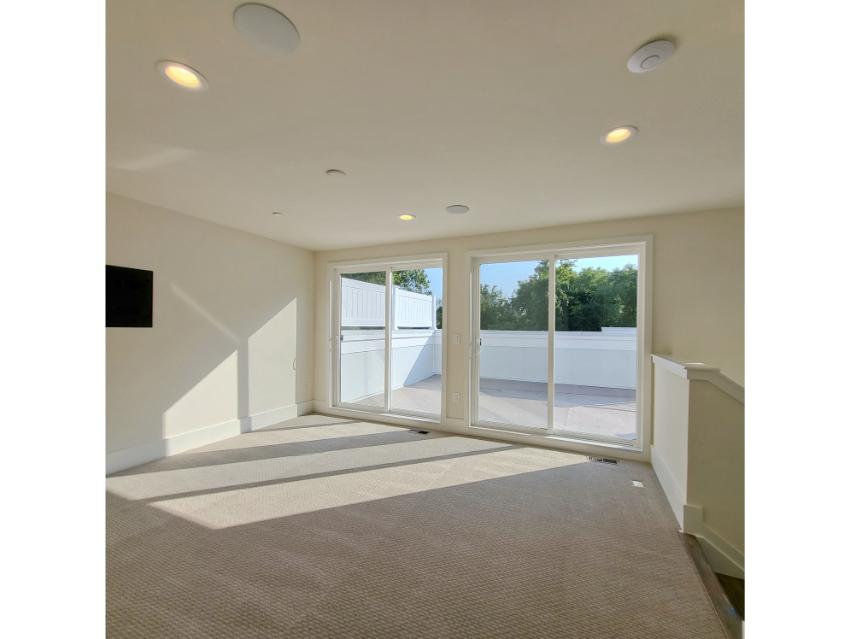 Crescent - 24ft-wide Townhome with Rooftop Terrace 