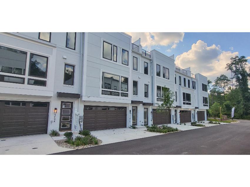 Crescent - 24ft-wide Townhome with Rooftop Terrace 