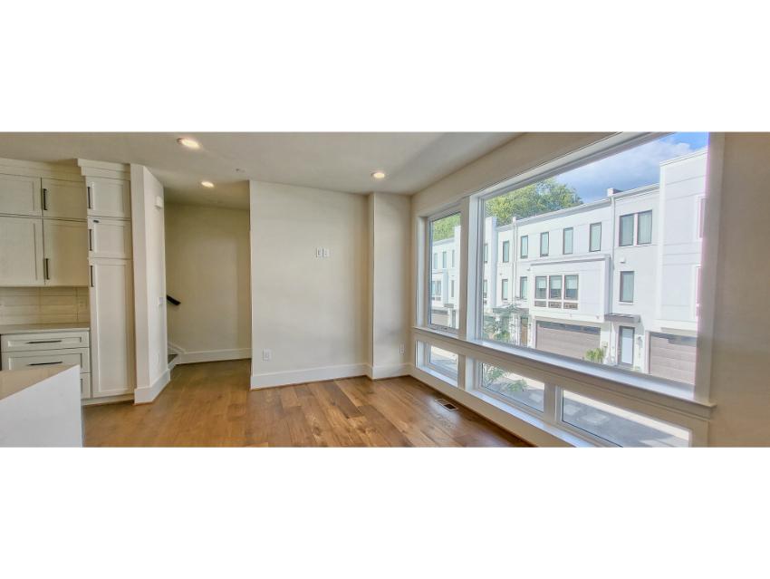 Crescent - 24ft-wide Townhome with Rooftop Terrace 
