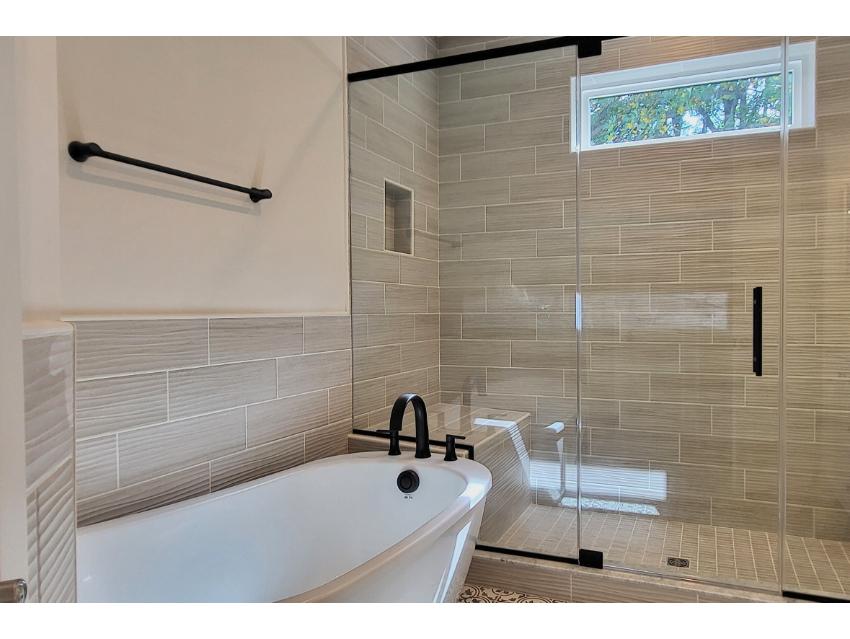 Crescent - 24ft-wide Townhome with Rooftop Terrace 