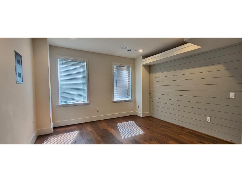Crescent - 24ft-wide Townhome with Rooftop Terrace 