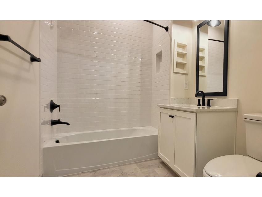 Crescent - 24ft-wide Townhome with Rooftop Terrace 