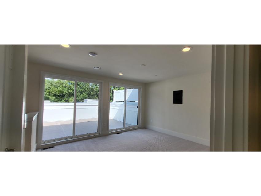 Crescent - 24ft-wide Townhome with Rooftop Terrace 