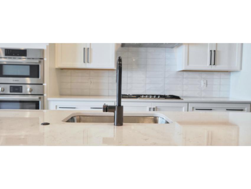 Crescent - 24ft-wide Townhome with Rooftop Terrace 