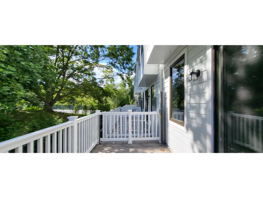 Crescent - 24ft-wide Townhome with Rooftop Terrace 